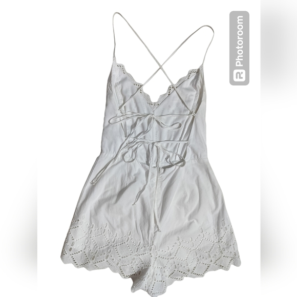 BP. White romper embroidered strappy back scalloped lace size M - Picture 5 of 14